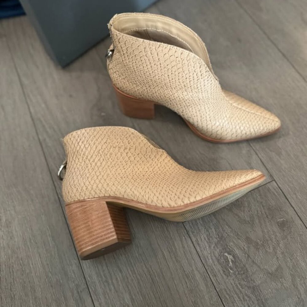 👢 Kaanas Morellino Snake Booties – Taupe / Beige Snake – Size 7